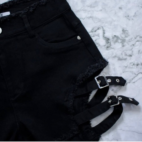Lychee the label denim strap buckle shorts - Picture 2 of 6